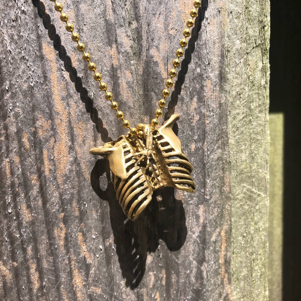 VERAMEAT HEARTS AFLUTTER RIB CAGE NECKLACE